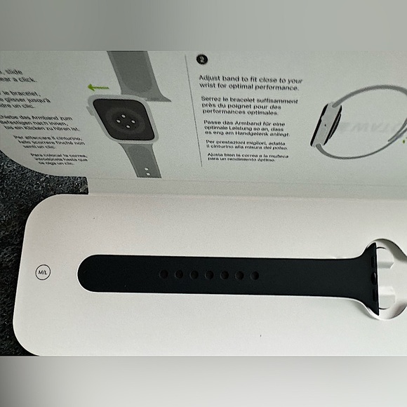 2/$10 - Apple Watch -Black Sport Band 
** One side only!!
Size: M/L - Picture 5 of 9